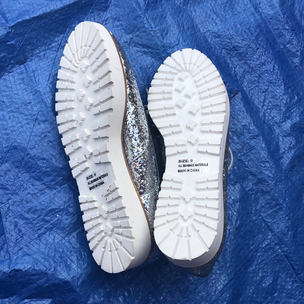 Shoes - Picture 4 of 4